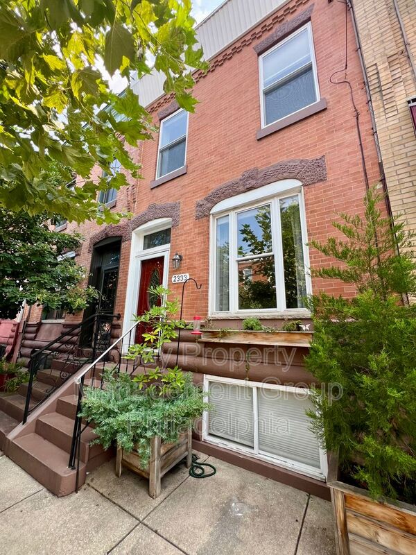 Philadelphia House: 2333 S 15th St