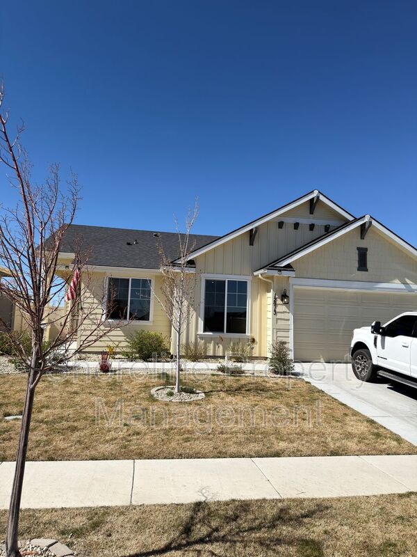 Nampa House: 12913 S Salerno Ave