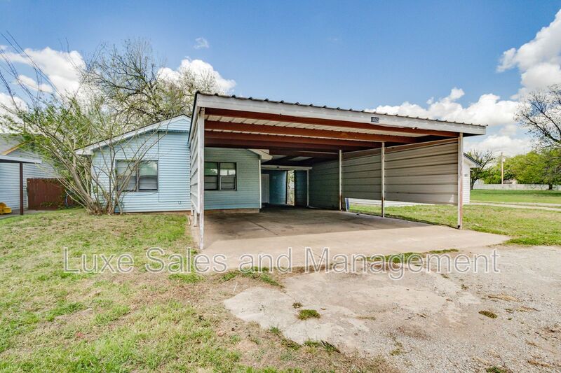 Oklahoma City House: 1005 SW 63rd Street