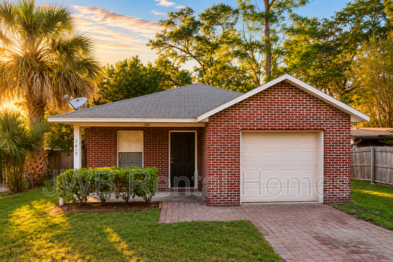 Jacksonville House: 7819 Galveston Ave