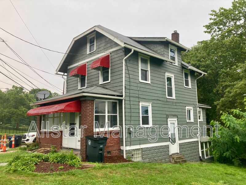 Akron House: 1201 East Avenue