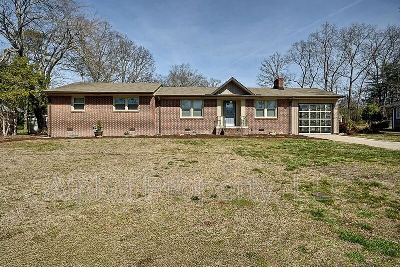 Greenville House: 21 Lisa Dr