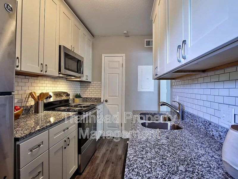 Kansas City House: 1214 Brush Creek Blvd