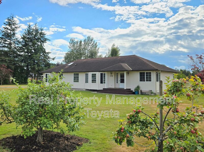 Bellingham House: 338 W King Tut Rd