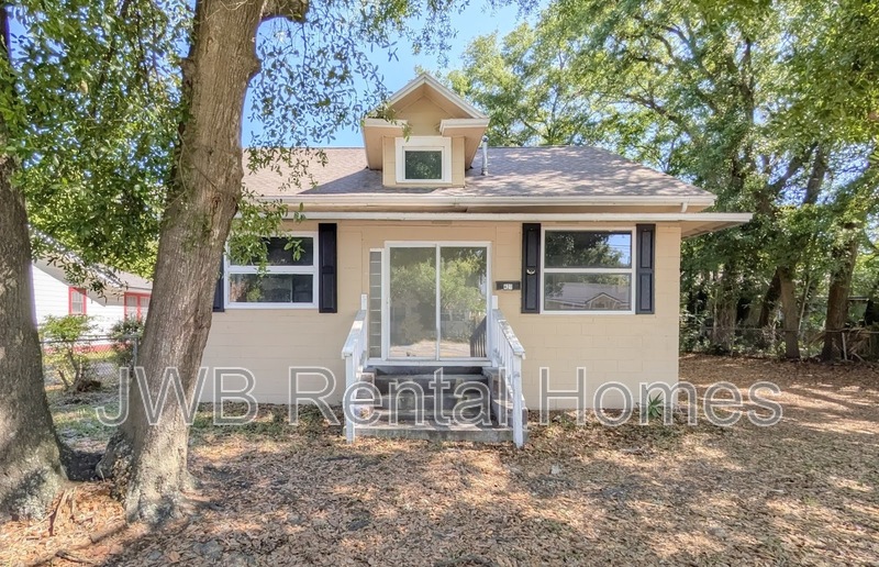 Jacksonville House: 421 Golfair Blvd