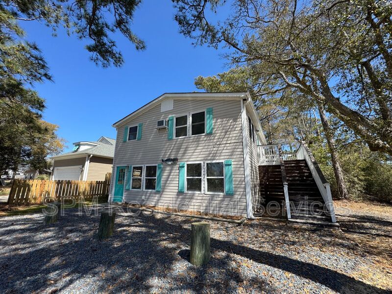 Oak Island House: 100 NE 43rd St.