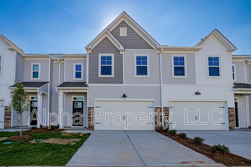 Greer Townhome: 8 Sabine Leaf Ct
