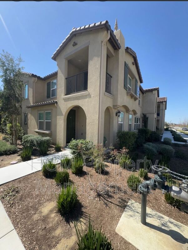 Ontario House: 4021 E Coronado Privado