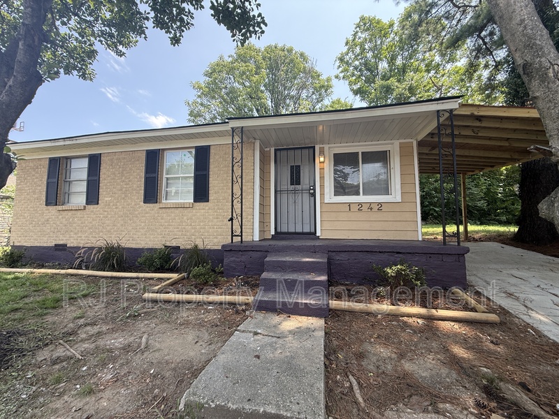 Memphis House: 1242 Airways Blvd