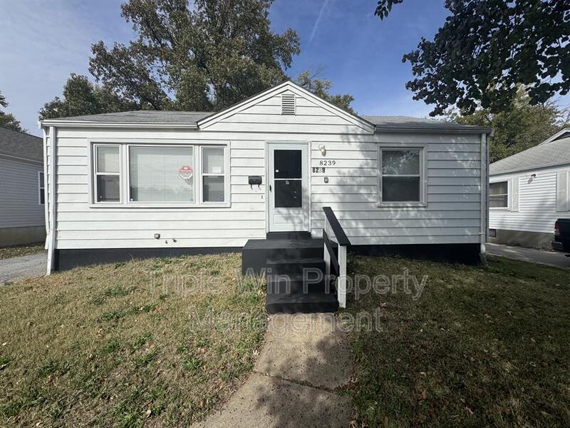 SAINT LOUIS House: 8239 FAY DR