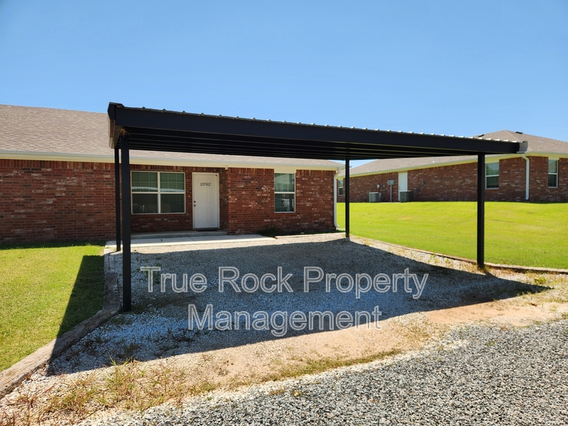 Ada House: 13760 County Road 1554