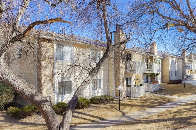 Denver Condo: 8555 Fairmount Dr I-202