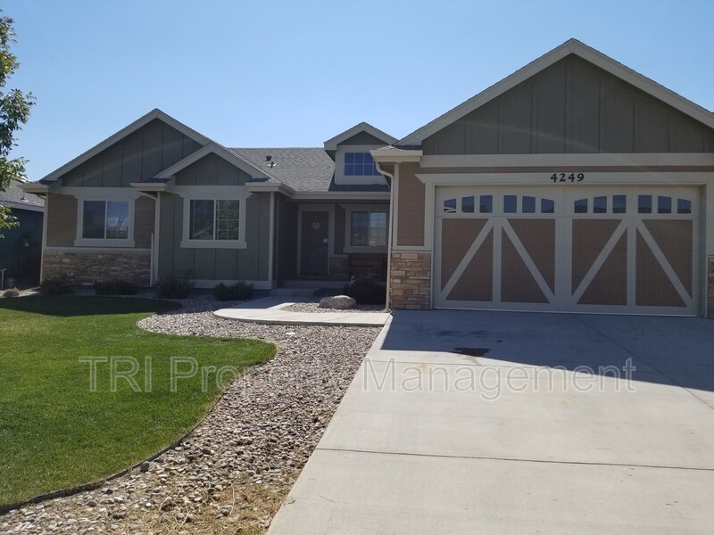 Wellington House: 4249 Woodlake Lane