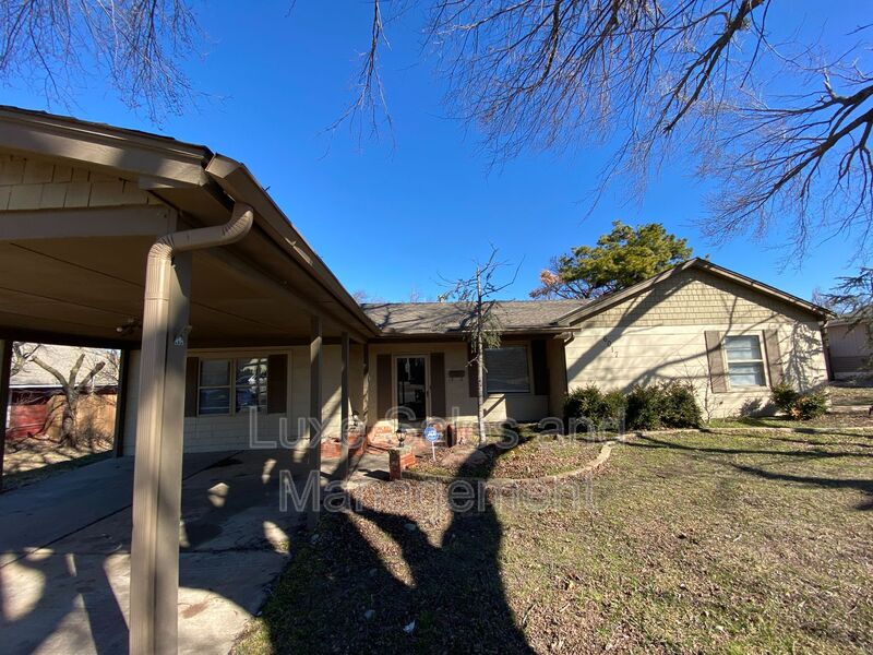 Warr Acres House: 6017 NW 56th Street