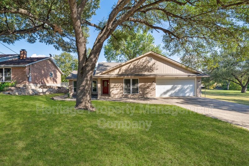 New Braunfels House: 1174 Mooncrest Drive