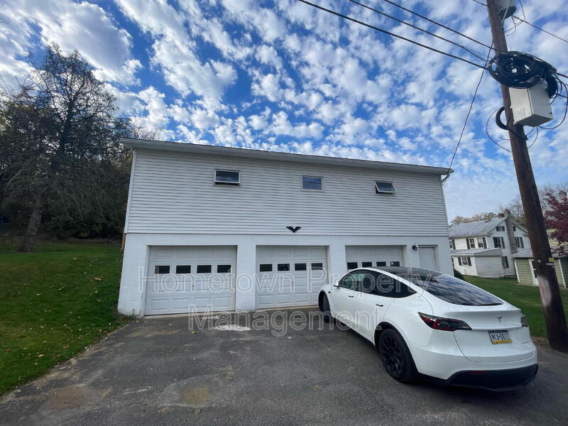 Dalmatia House: 272 River Road