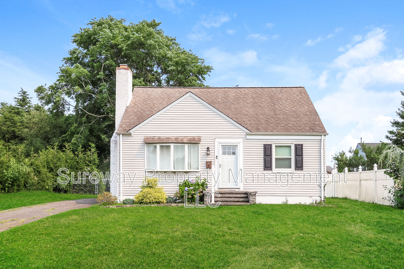Hamilton House: 3 Dewar Dr