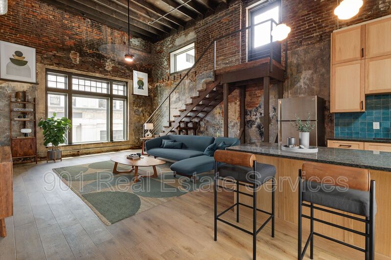 Memphis Apartment: 124 Monroe Avenue,