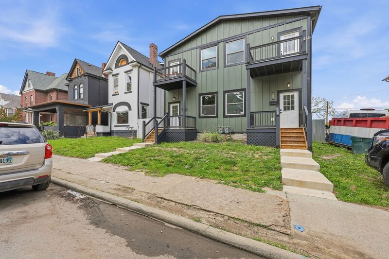Columbus House: 830-834 Oak Street