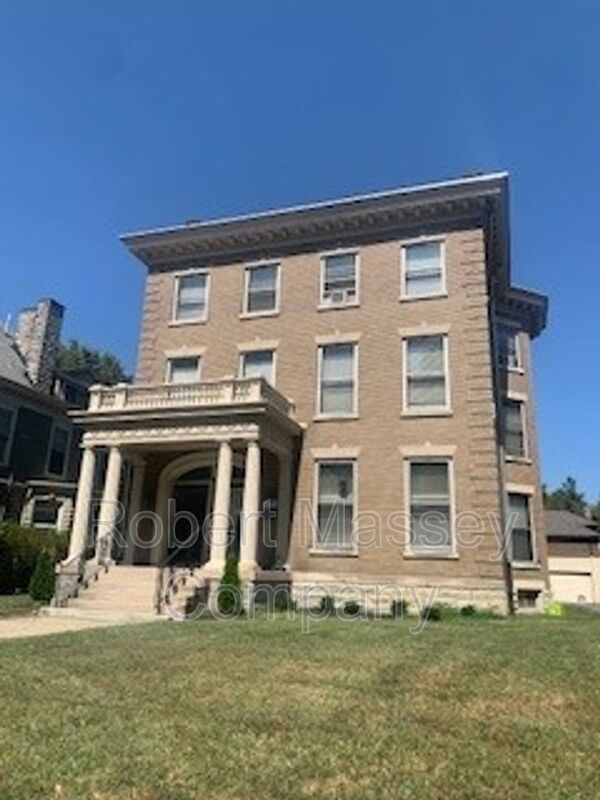 Louisville Condo: ****1275 Cherokee Road