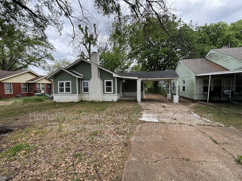 Memphis House: 882 Maple Dr