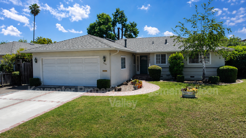 Sunnyvale House: 1114 Lynn Way
