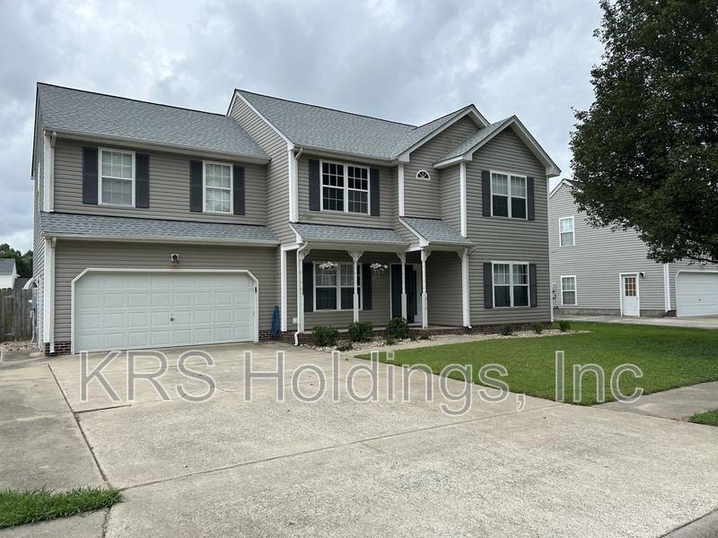 Suffolk House: 210 Fallawater Way