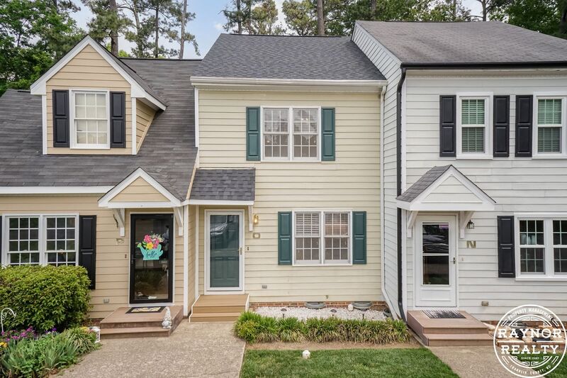 Wake Forest House: 1022 S Main St