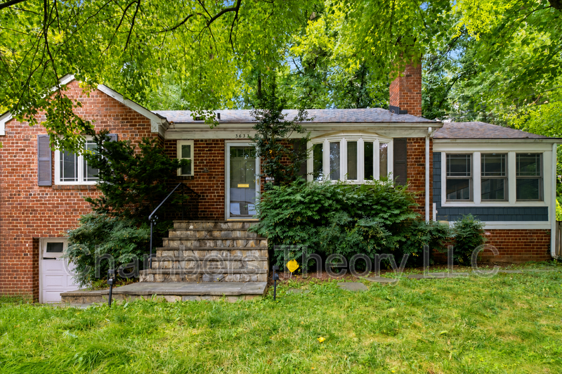 Arlington House: 3635 Vacation Ln