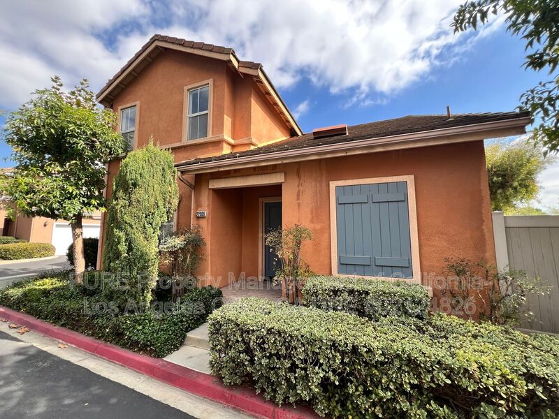 Carson House: 22909 Figueroa St