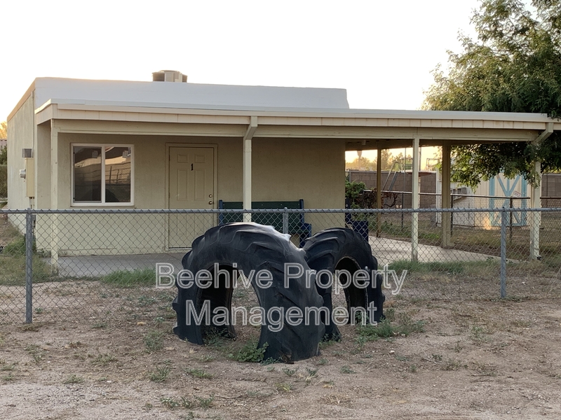 Queen Creek House: 18044 E San Tan Blvd