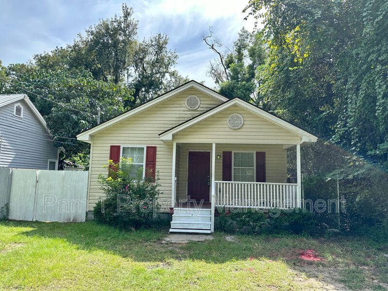 Savannah House: 2607 Bismark Ave.