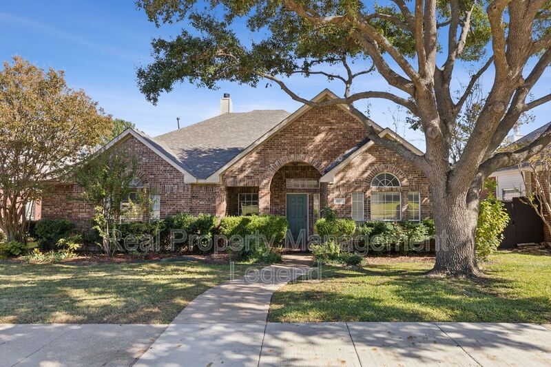 Plano House: 8012 Greenwood Dr