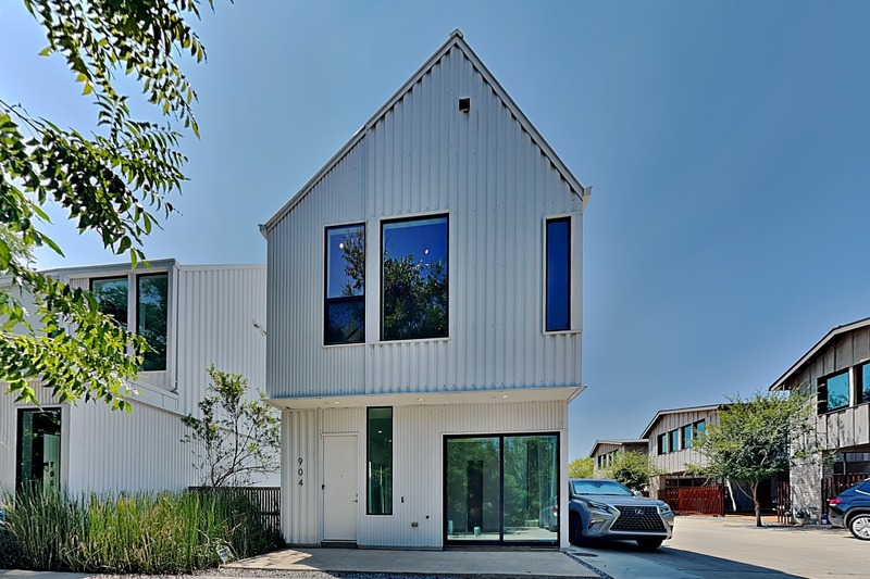 Dallas House: 904 Blackland Ct