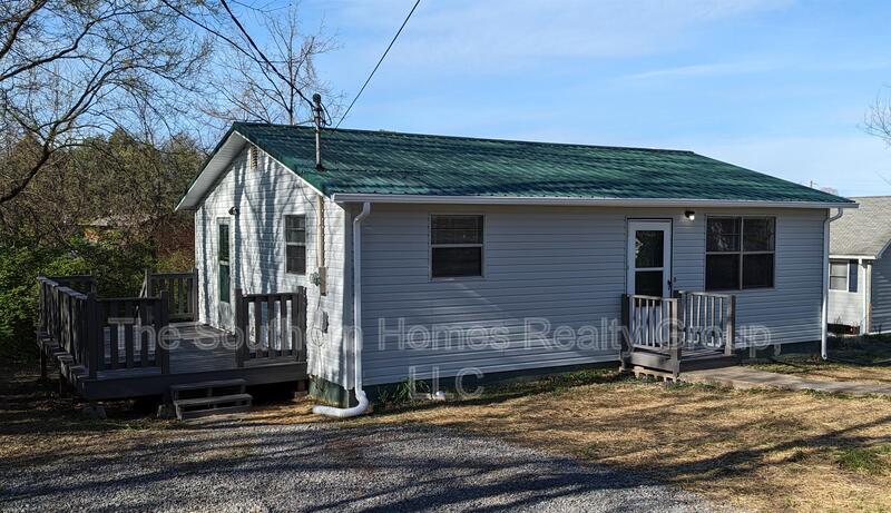 Athens House: 306 Cesar Street