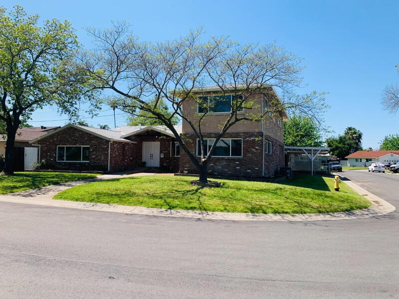 Sacramento Condo: 2445 Town Circle