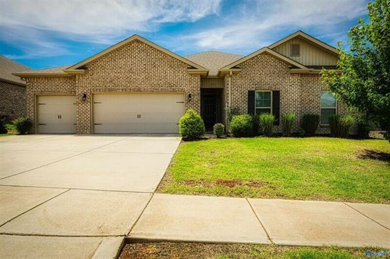 Harvest House: 124 Oak Fletcher Drive