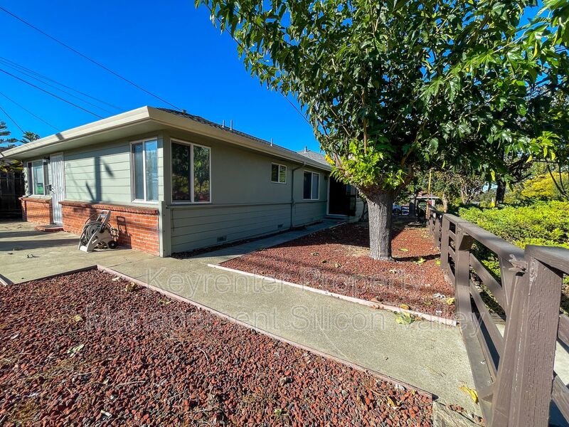 Hayward Condo: 2182 East Ave