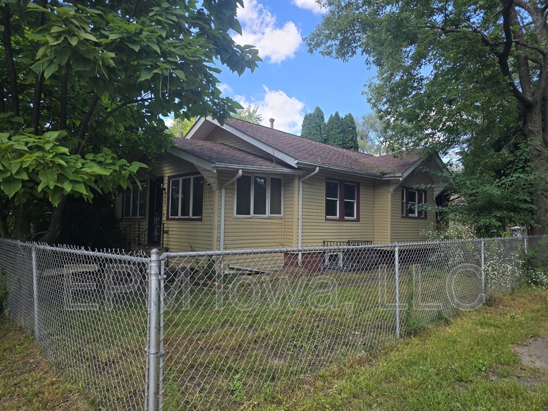 Waterloo House: 543 Sumner Street