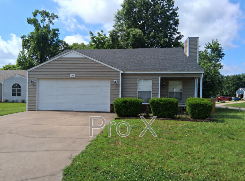 Bentonville House: 2908 NE 16th St.