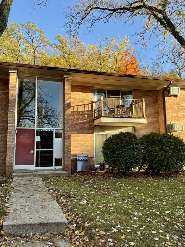 Ann Arbor Condo: 1253 Island Drive #103