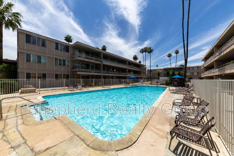 Riverside Condo: 6979 Palm Court