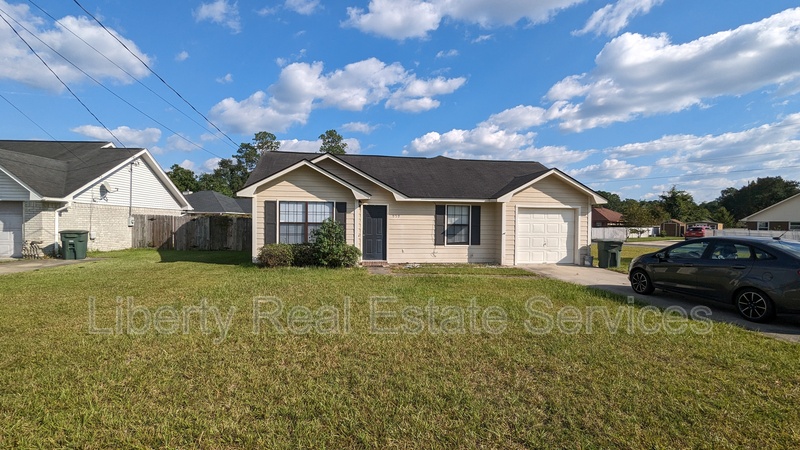 Hinesville House: 959 Shady Ln