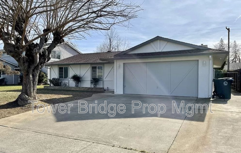 Rancho Cordova House: 10666 Van Stralen Way