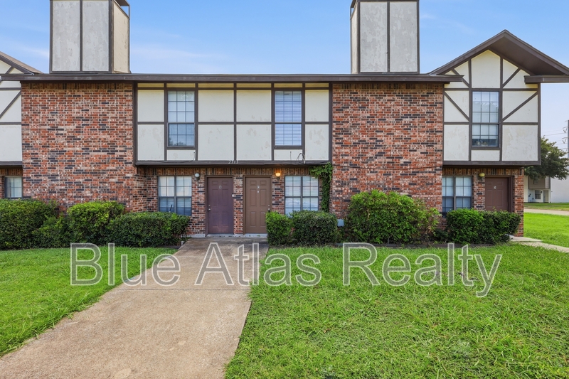 Garland Townhome: 2713 Wimbledon Court