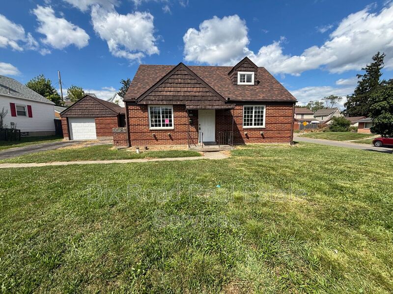 Dayton House: 165 Basswood Avenue