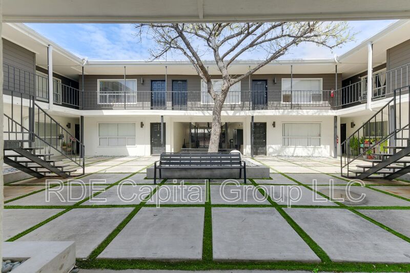 Dallas Condo: 2808 Throckmorton St