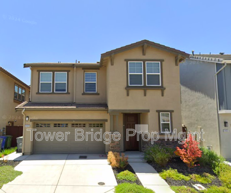 Folsom House: 4409 Lilac Way