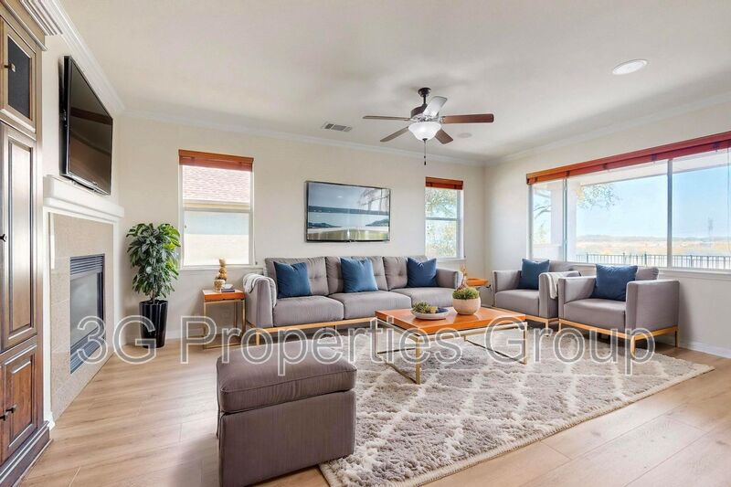 Denton House: 9121 Perimeter St