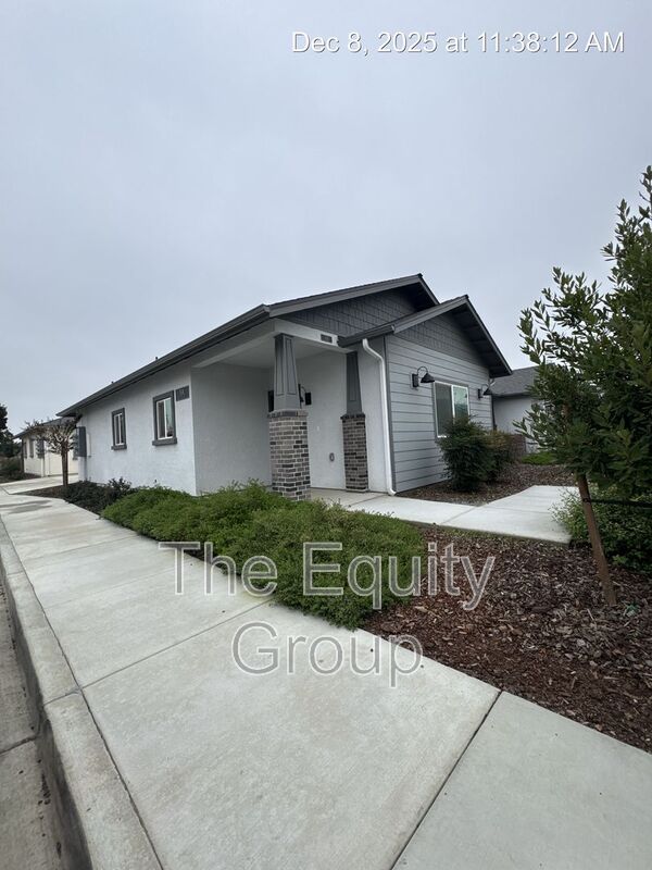 Visalia Condo: 514 S Summit Street